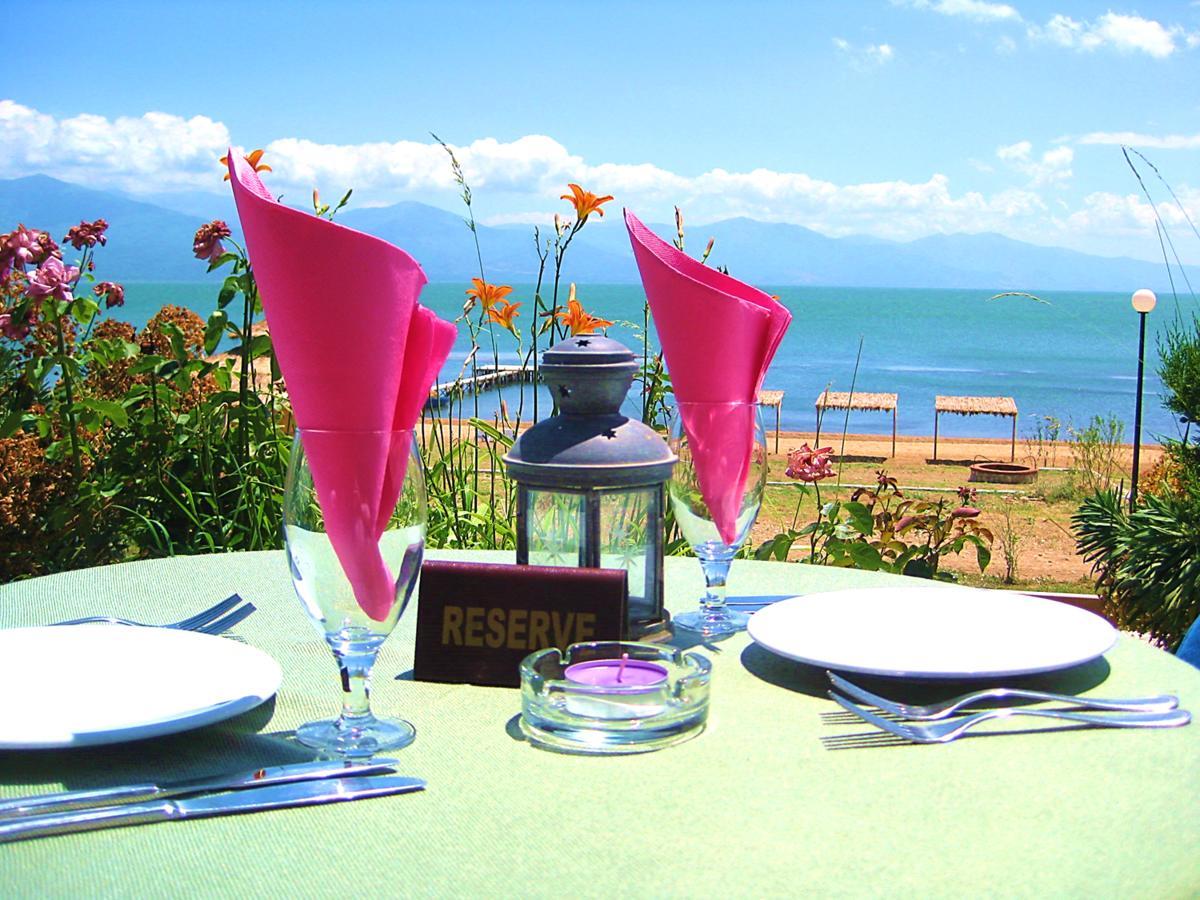 Lakeview Hotel And Resort Otesevo Exterior photo