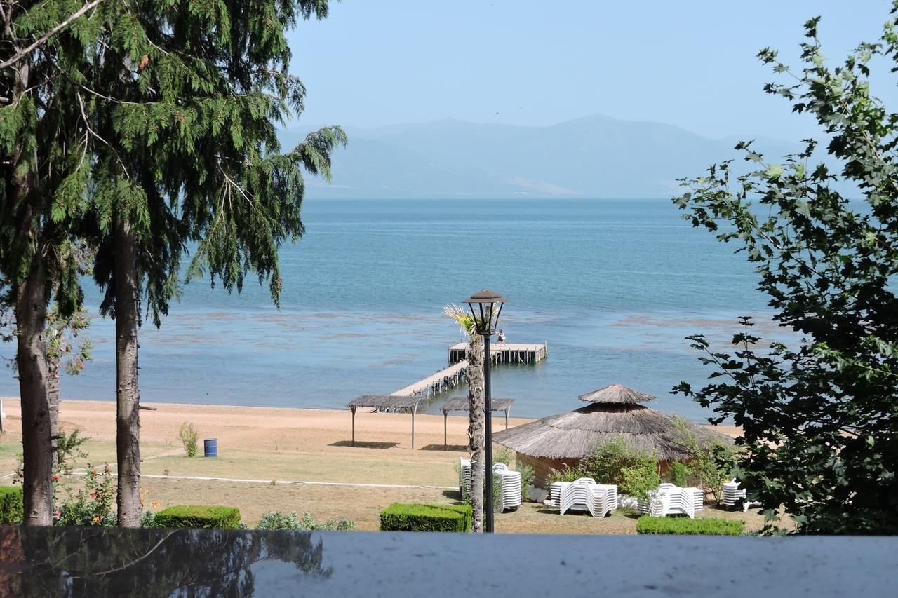Lakeview Hotel And Resort Otesevo Exterior photo